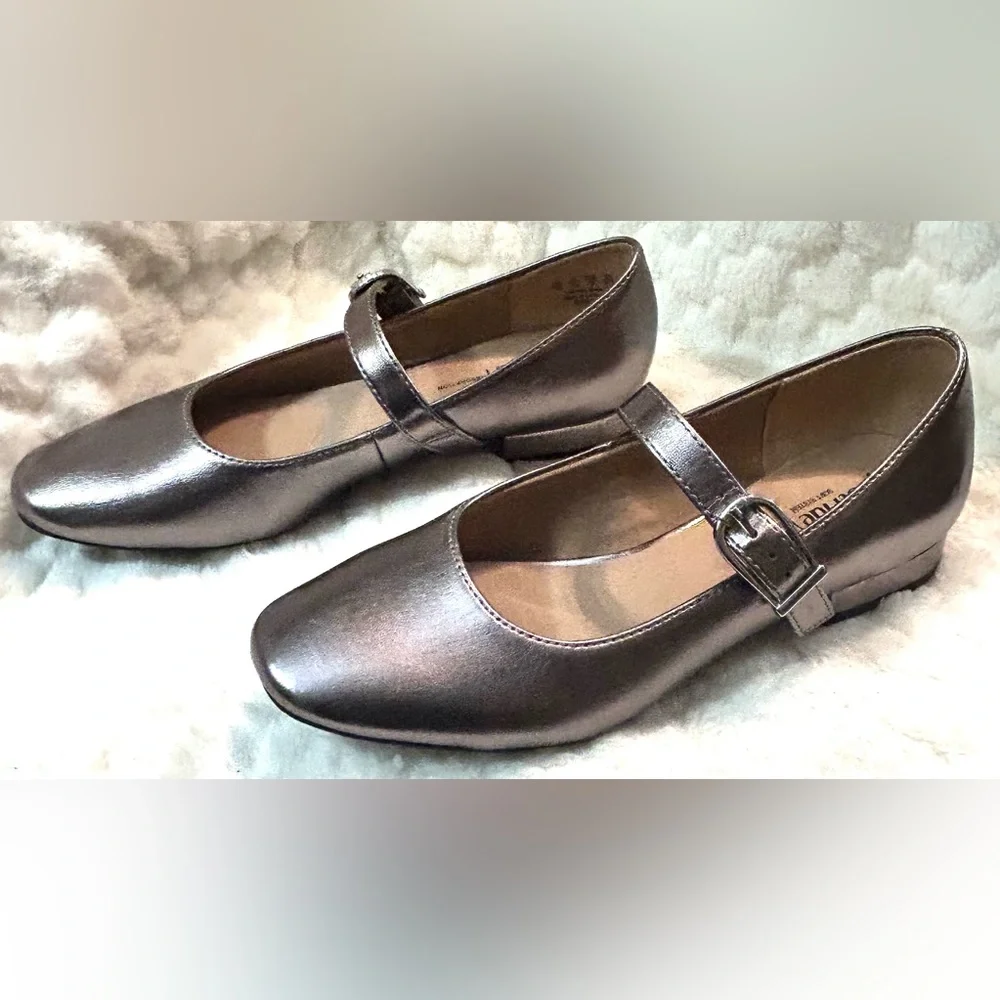 Life Stride Metallic Pewter buckle strap Mary Jane flat women’s size 7M - Picture 2 of 13